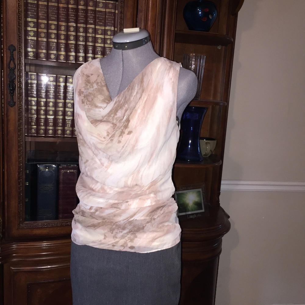 Jennifer Lopez Sleeveless Top - Picture 2 of 4